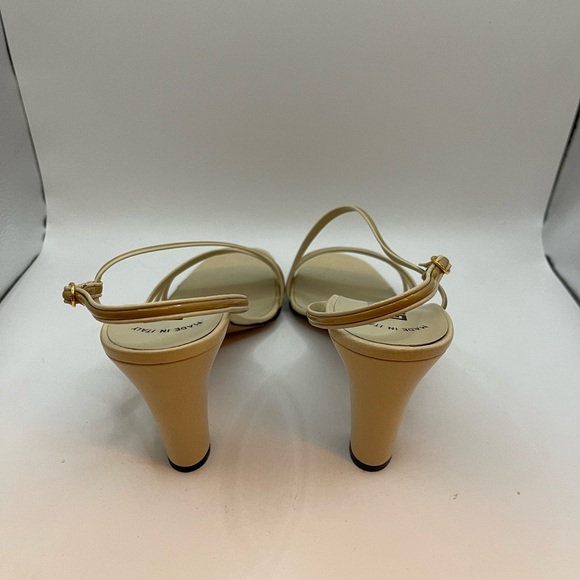 CHAUSSURES GIVENCY PARIS - Beige Strap Sandal, Size  7M. 3” heel. Made in Italy - Picture 3 of 7